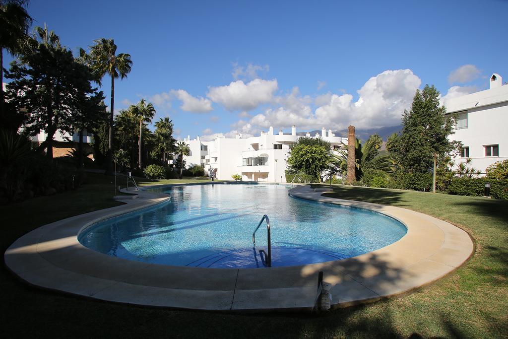 Sunny Golf Apartment Estepona Esterno foto