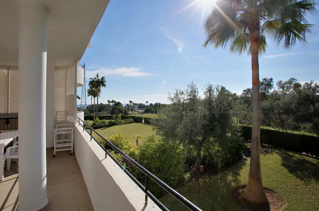 Sunny Golf Apartment Estepona Esterno foto